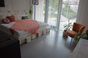 drevena postel masiv (1)